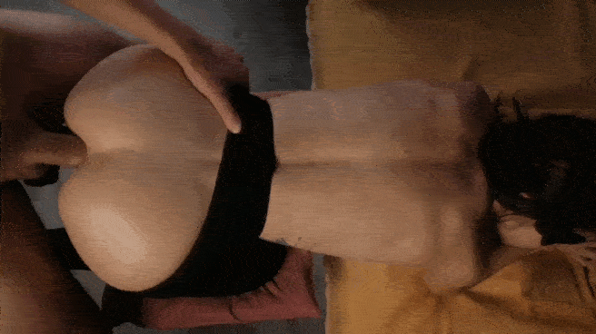 Очень красивая русская девочка шикарную отсасывает и трахается в анал с разговорами