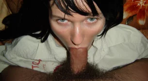 Симпатичная женщина любит брать в рот волосатый член любовника Россия (10 фото)