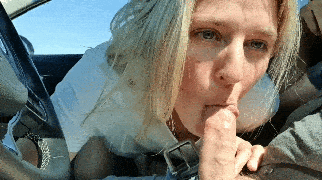 Подруга отсосала член в машине, полный рот спермы