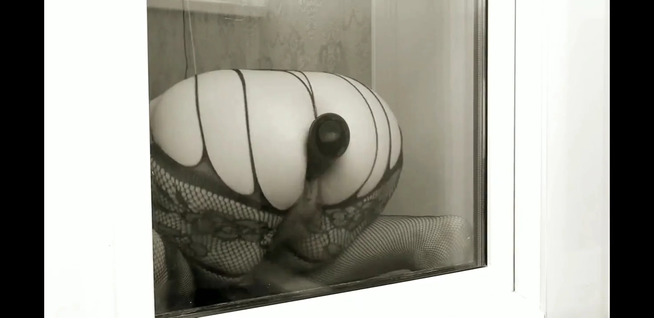 Жирная жопа елозит на самотыке